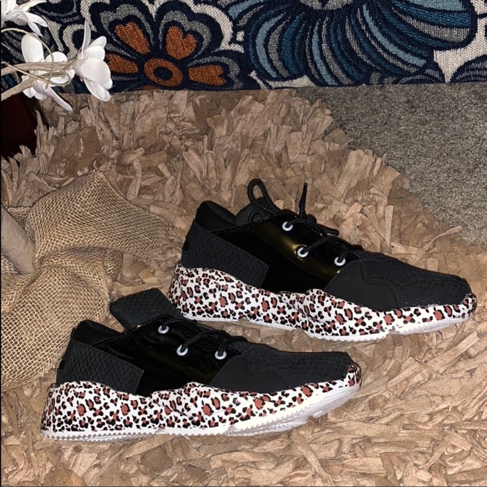 Cape Robbin Black & Leopard Sneaker